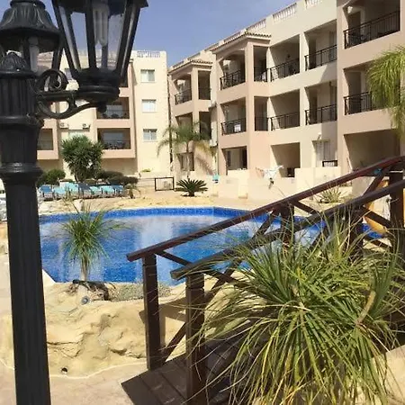 Apartamento First Floor Overlooking Pool