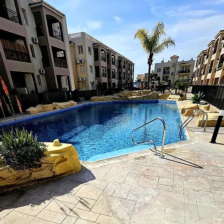 Apartamento First Floor Overlooking Pool